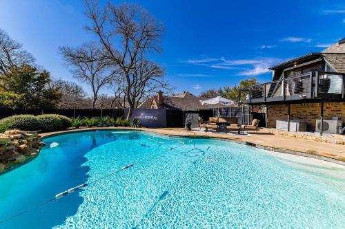 Bedford Casa | Dome Manor 2 Game Rooms, Hot Tub & Pool!