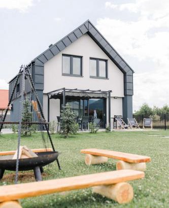 Lipowa Casa | Domek na wyłączność ,bania z jacuzzi. Pobyt góry, jezioro, las.