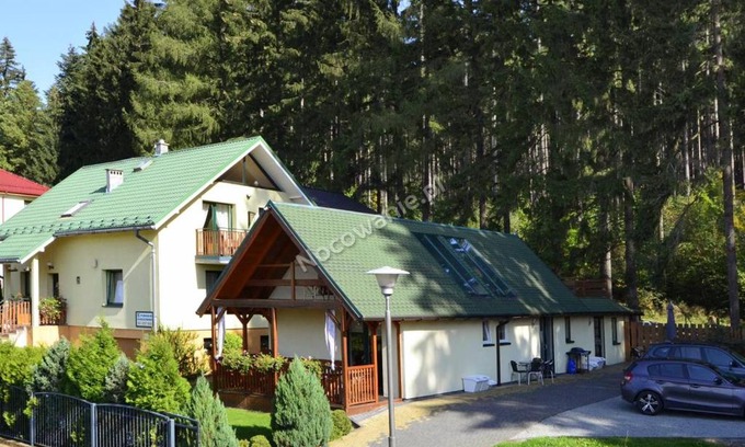 Kudowa Zdroj Apartamento | Domek pod świerkami