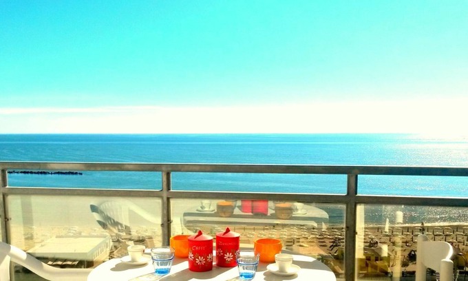 Lido di Pomposa Apartamento | ¡Domina el mar desde arriba! Precioso apartamento frente al mar