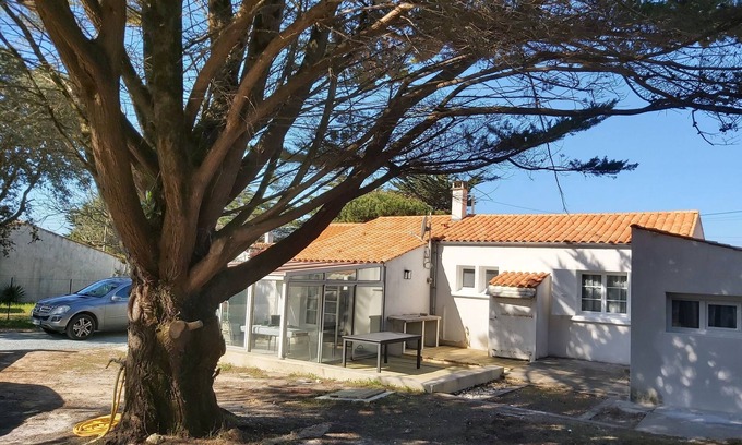 Domino Casa | DOMINO, renovated 4-bedroom house, 150 m from the small beach.