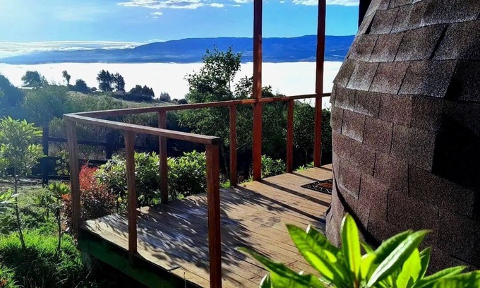 Tuta Chalet De Esquí | Domo entre nubes vista al lago