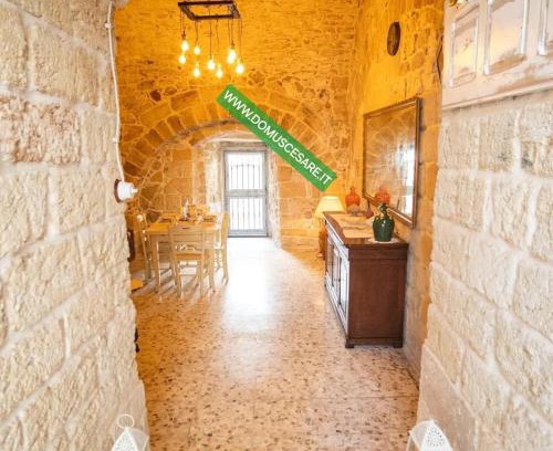 Carovigno Casa | DOMUS CESARE - dimora storica totalmente in pietra nel cuore del centro storico con cabina doccia pietra in camera e zona relax esterna-historic residence entirely made of stone in the heart of the historic center with stone shower cabin in the room