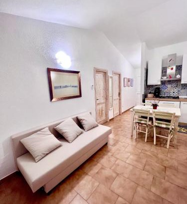 Porto Pollo Apartamento | DOMUS HENRICUS -THREEROOM APARTMENT IN PORTO POLLO 400 Meters from the sea