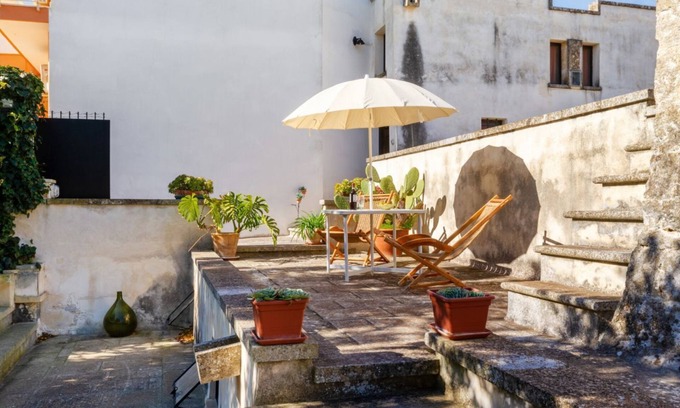 Squinzano Apartamento | Domus Perrone with patio&garden! 10min from sea!