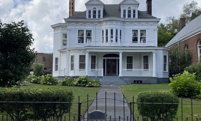 Tremont Casa | Don's Welcome Inn - In the Heart of Tremont