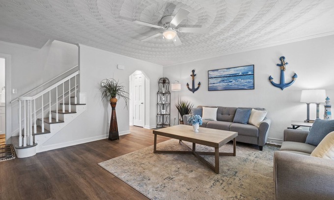 Chic's Beach Condominio | Don't Miss Out on a Fully Updated Condo Less Than 200ft to the Beach Entrance!!