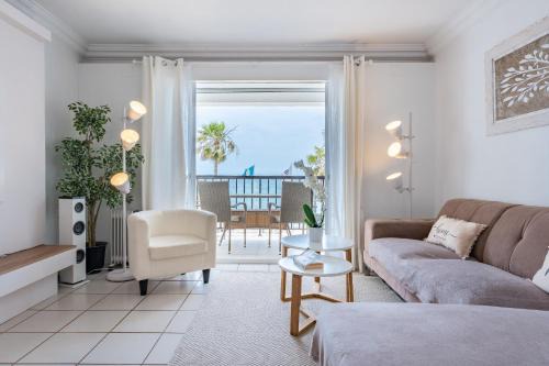 Sitio de Calahonda Apartamento | Dona Lola Micaela Beach front duplex 2 bedroom apartment - open sea and beach views surrounded by bars and restaurants - Costa del Sol - CS199