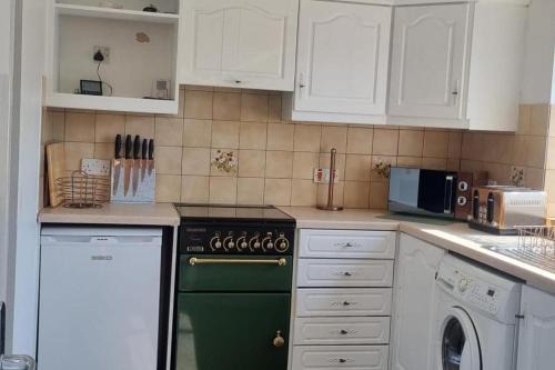 Doncaster Casa | Doncaster-House-Sleeps8-Parking-Garden