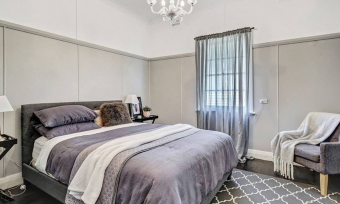 Tenterfield Casa | Donnelly House | Airconditioned bedrooms and living .