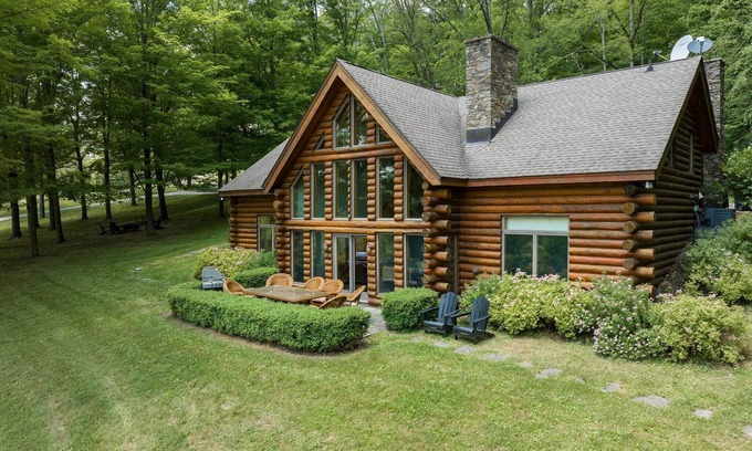 Ancram Casa | Doodletown Cabin: Pond—Outdoor Dining—Games Barn!
