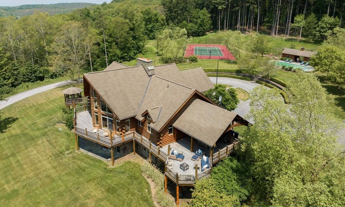 Ancram Casa | Doodletown Lodge & Cabin: Pool—Pickleball—Tennis++