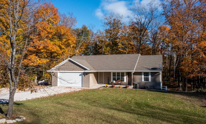 Baileys Harbor Casa | Door County Retreat. Walk to Kangaroo Lake.