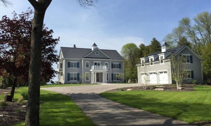 Egg Harbor Casa | Door County Waterfront Home with Private Beach