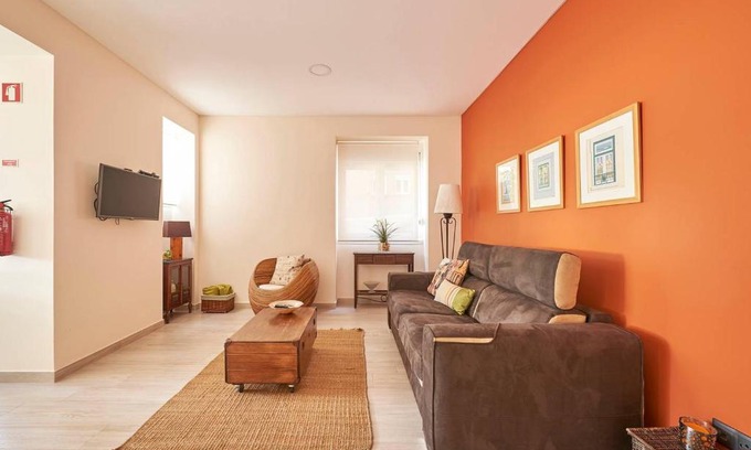Sao Joao de Deus Apartamento | Doormans House city center by Homeful Homes