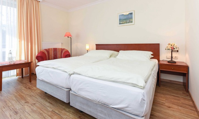 Esens Casa | Doppelzimmer im Obergeschoss Kategorie III - Doppelzimmer im Obergeschoss im Hotel Benser Watt
