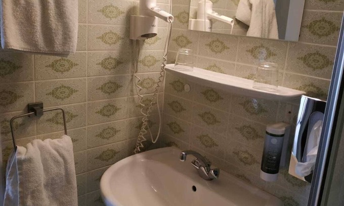 Donaueschingen Apartamento | Doppelzimmer Kompakt, Modern mit Balkon/terrasse, 1 Doppelbett Oder 2 Einzelbette