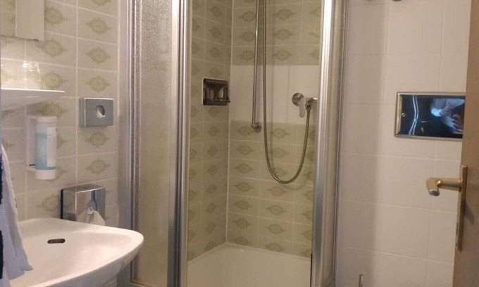 Donaueschingen Apartamento | Doppelzimmer Kompakt, Modern Ohne Balkon, 1 Doppelbett Oder 2 Einzelbette