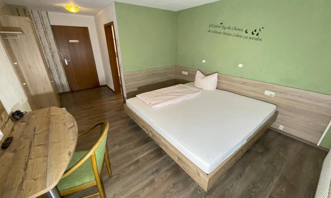 Ottenhausen Apartamento | Doppelzimmer mit Balkon - Gästehaus Rössle 8