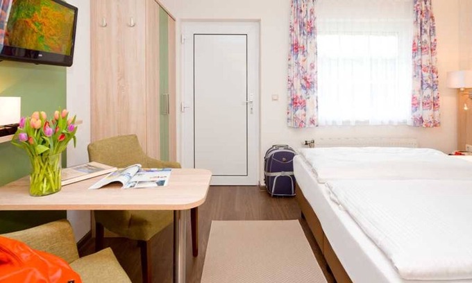 Neuensien Apartamento | Doppelzimmer mit Pantryküche - Ferienzimmer und -wohnungen mit Seeblick