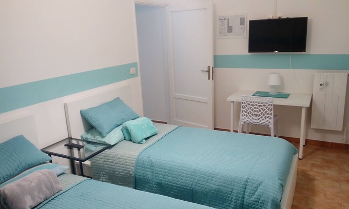 Ivrea Casa | Habitación Dora / camas individuales dobles y baño compartido - Ivrea la Bella - casa de huéspedes