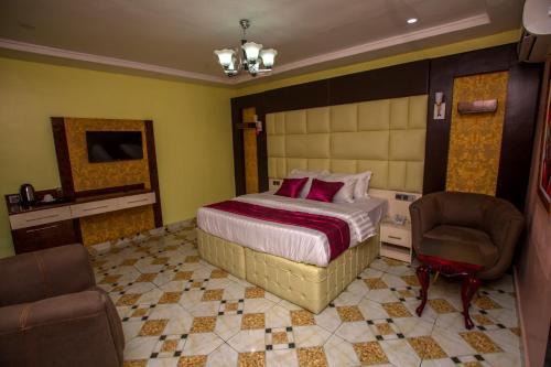 Oshodi-Isolo Hotel | Doreen Grand Hotel and suites
