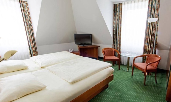Dresden Casa | Habitación DORMERO, ducha, inodoro - DORMERO Hotel Dresden Airport