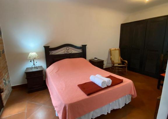 Antigua Guatemala Casa | Dormitorio privado con baño a 3 minutos de la Antigua