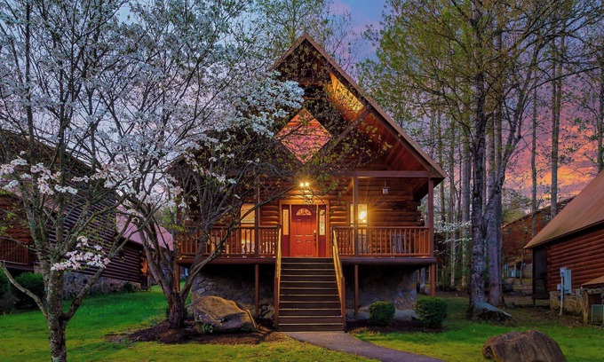 White Oak Lodge Cabina | Dottie's Place by Beyond Expectations