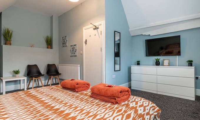 Castle Donington Casa | Double bedroom 1 with seating and work space