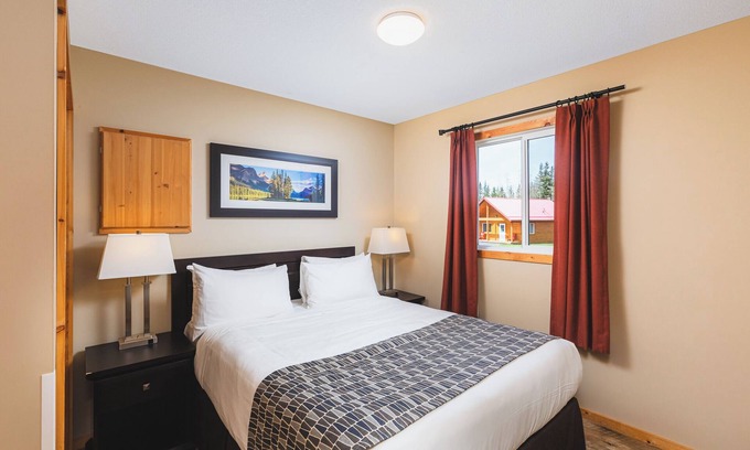 Jasper East Cabina | Double Bedroom Unit in the Mountain