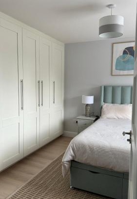 County Cork Casa | Double bedroom with private bathroom close to city center