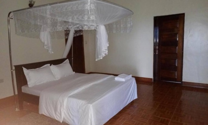 Masindi Cama Y Desayuno | Double BnB Room with Private Bathroom #2