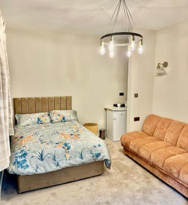 Huddersfield Apartamento | Double Deluxe Centre Apartment- Free Parking - Self Check-In - Cctv