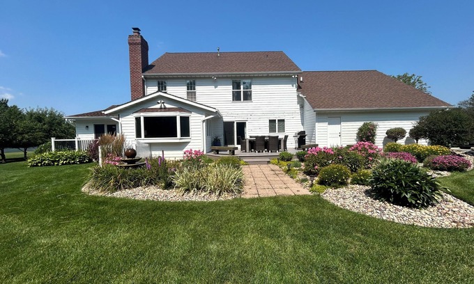 Ledgeview Casa | Double Ensuites! 8 min to Lambeau. Attached baths to all bedrooms. Large, clean