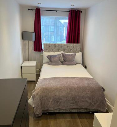 Chessington Casa | Double Guest Room 40 minutes from Central London
