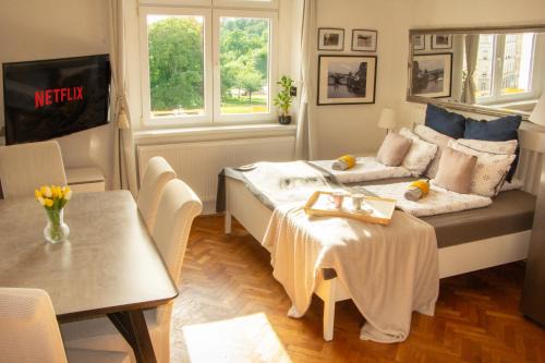Vysehrad Apartamento | Double King Size Sunny Suite In Castle Area