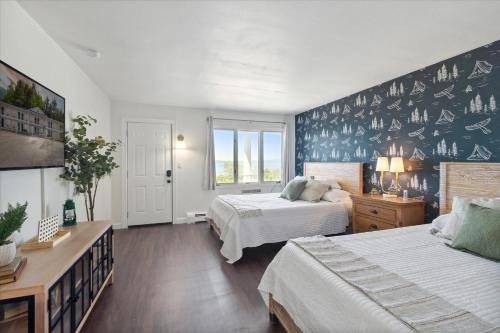 Petoskey Casa | Double Queen Exquisite Lake View