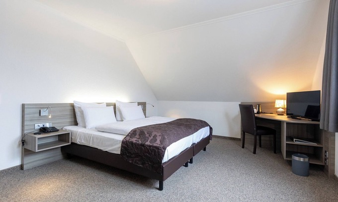 Dorumer Neufeld Apartamento | Double room 114. Airy and with sofa.
