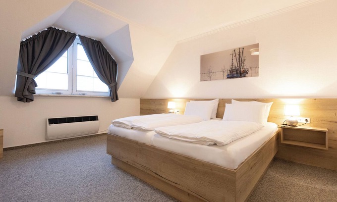 Dorumer Neufeld Apartamento | Double room 120. Modern design and comfort.