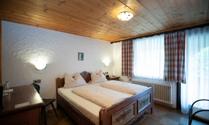 Tennenbronn Apartamento | Double room 1 with shower and WC