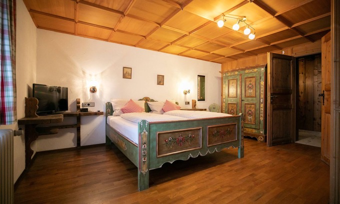 Tennenbronn Apartamento | Double room 4 with shower and WC