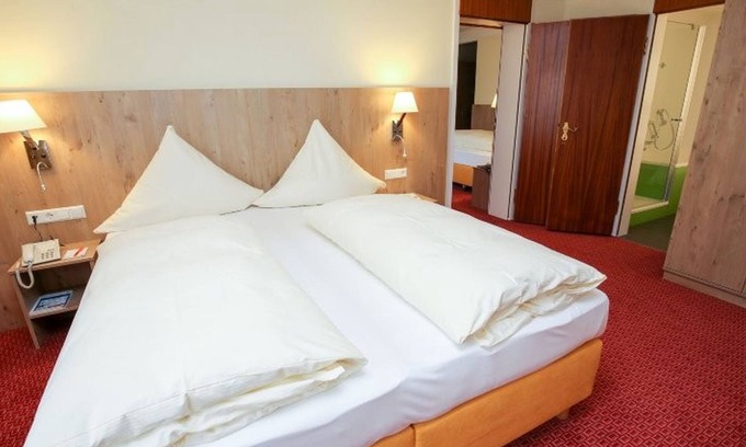 Heidenheim an der Brenz Apartamento | Double room Exclusive Family room with bathtub/shower/WC