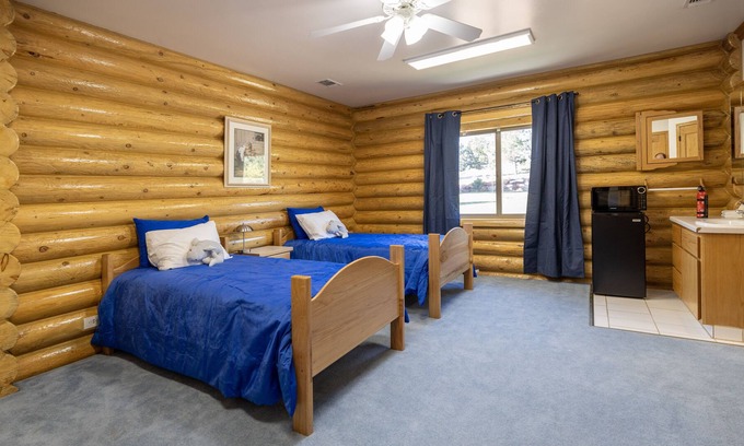 Hot Springs Cabina | Double Room in Rustic Cabin - Room 226