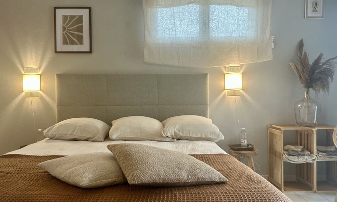 Plassac Casa | Habitacion Doble-Lujoso-Baño Privado-Vista al Jardín