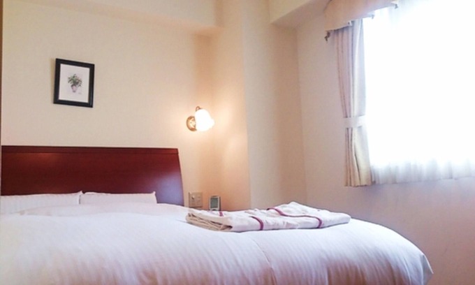 Asato Hotel | Double room Nonsmoking 18m2 140cm bed | Trav / Naha Okinawa