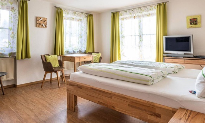 Seeg Apartamento | Double room Schlicke with shower, WC - Linde, country house