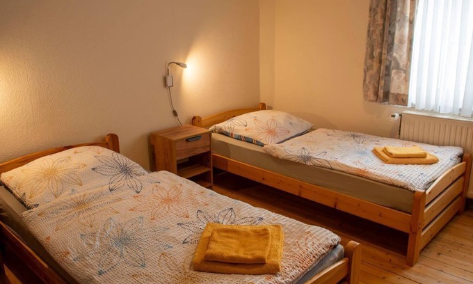 Mainz-Bingen Casa | Double room, shower and bath, WC - Ferienhaus Boos