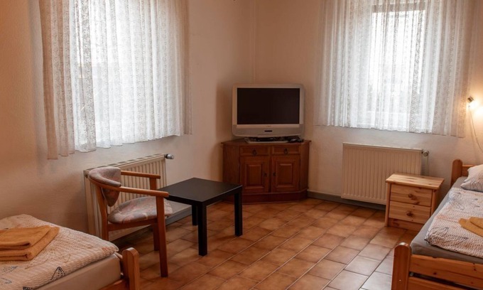 Mainz-Bingen Casa | Double room, shower on the floor, WC - Ferienhaus Boos