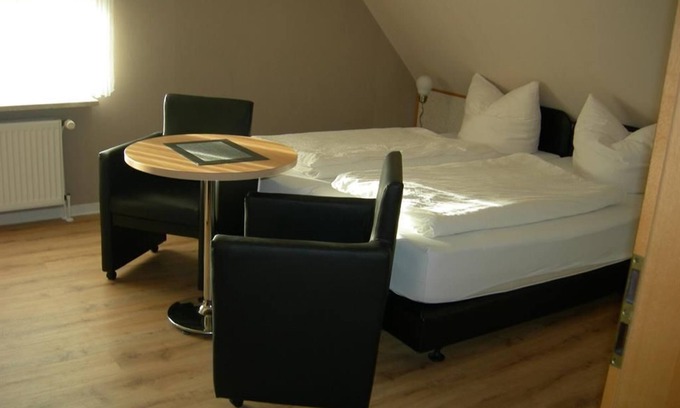 Emden Cama Y Desayuno | Habitación doble, ducha, aseo - Bastan - casa Katharina